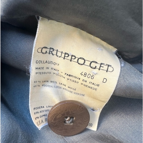 Giorgio Armani Vintage blazer/suit jacket
Made in Italy
Size 8 (IT 42) - Picture 6 of 6